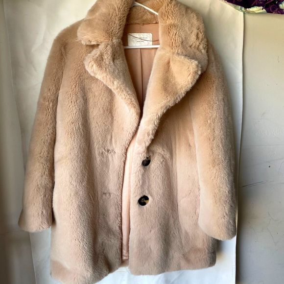 Zara Jackets & Blazers - Zara pink faux fur lapel jacket xs button up